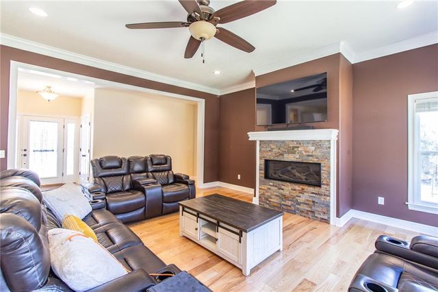 17795 Stoney Creek Lane, Warsaw, MO 65355