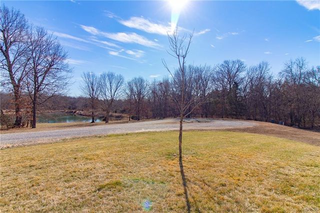 17795 Stoney Creek Lane, Warsaw, MO 65355