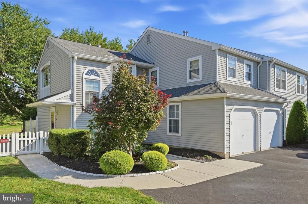 663B ROSE HOLLOW DR #B, Yardley, PA 19067 — exterior