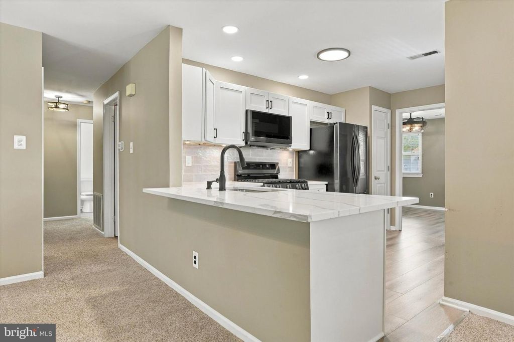 663B ROSE HOLLOW DR #B, Yardley, PA 19067 — photo 5