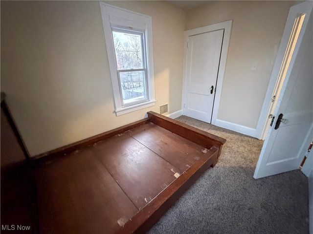 827 Winona Drive, Youngstown, OH 44511