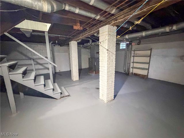 827 Winona Drive, Youngstown, OH 44511