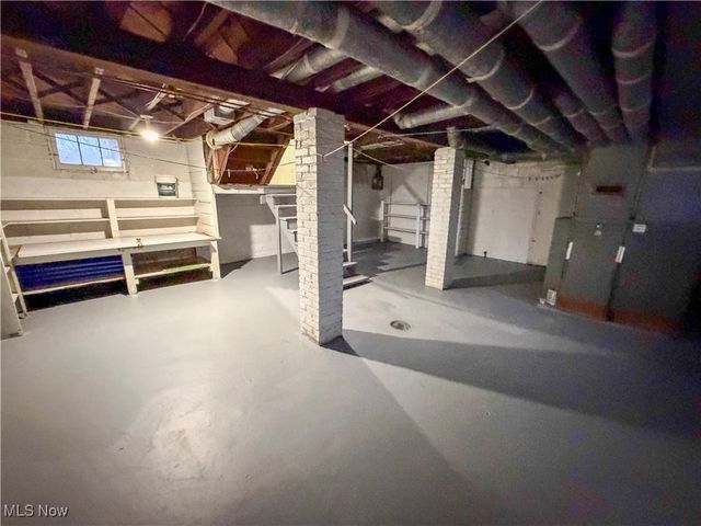 827 Winona Drive, Youngstown, OH 44511