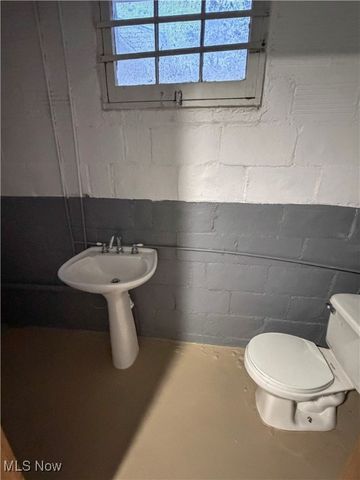 827 Winona Drive, Youngstown, OH 44511