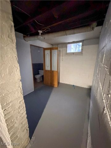 827 Winona Drive, Youngstown, OH 44511