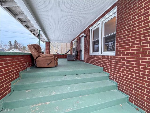 827 Winona Drive, Youngstown, OH 44511