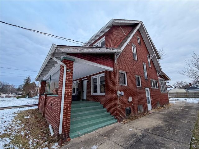 827 Winona Drive, Youngstown, OH 44511