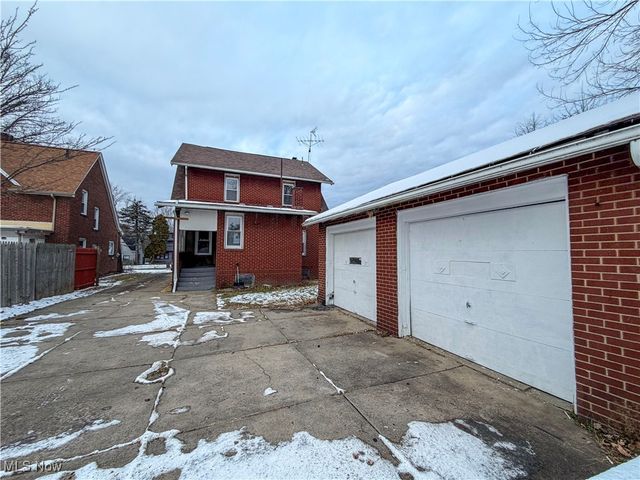 827 Winona Drive, Youngstown, OH 44511