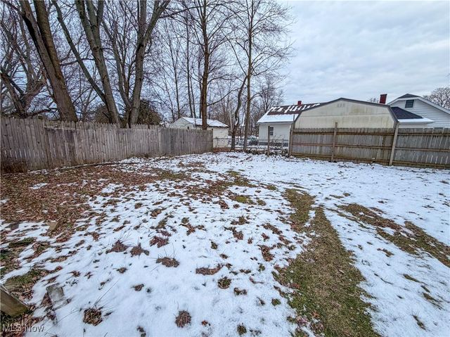 827 Winona Drive, Youngstown, OH 44511