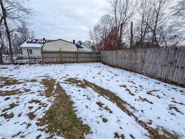 827 Winona Drive, Youngstown, OH 44511