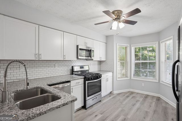 6430 Oakleaf Way, Morrow, GA 30260