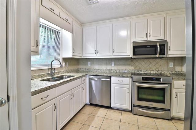 353 Fall View Court, Winder, GA 30680