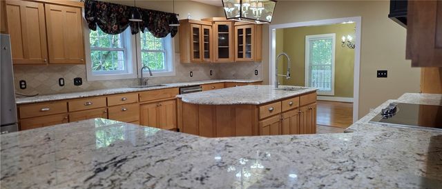 19489 Oak Circle, Springdale, AR 72764