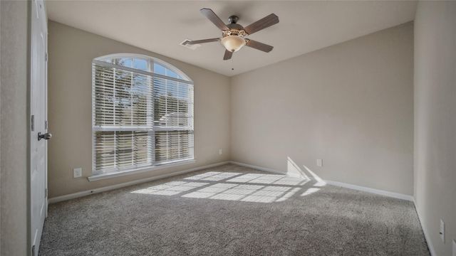 106 Knollbrook Circle, Montgomery, TX 77316