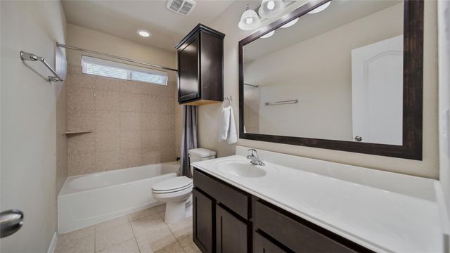 106 Knollbrook Circle, Montgomery, TX 77316