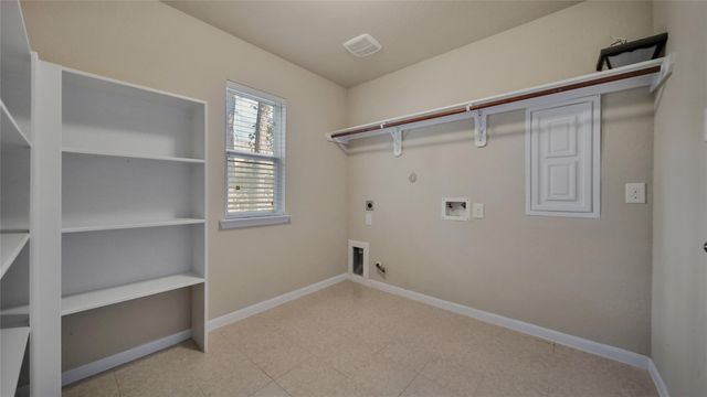 106 Knollbrook Circle, Montgomery, TX 77316