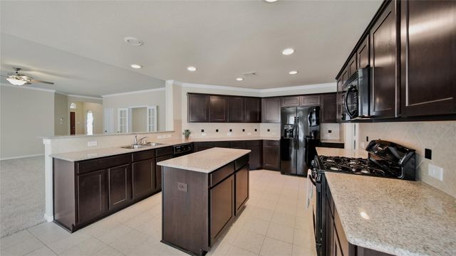 106 Knollbrook Circle, Montgomery, TX 77316