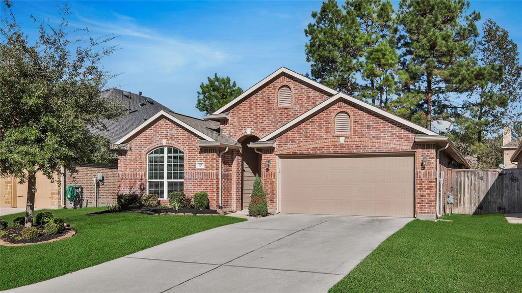 106 Knollbrook Circle, Montgomery, TX 77316