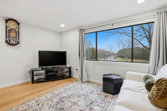 157 Leland Farm Rd 157, Ashland, MA 01721