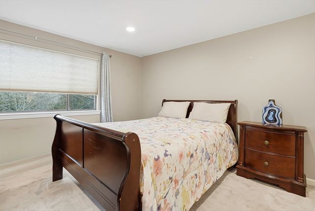 157 Leland Farm Rd 157, Ashland, MA 01721