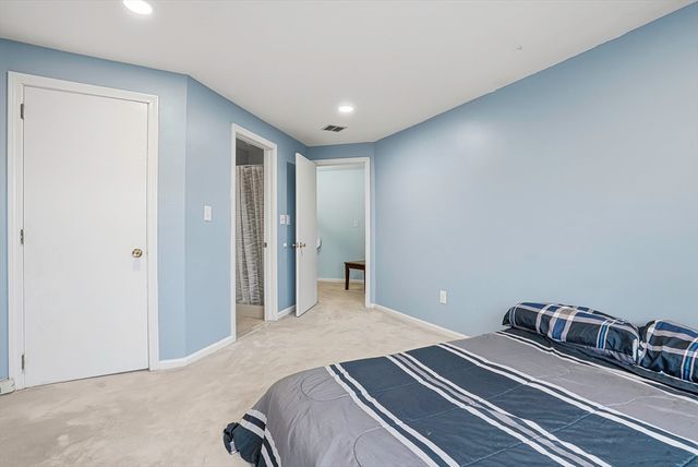 157 Leland Farm Rd 157, Ashland, MA 01721