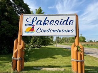 29589 Jefferson Avenue 15, Gibraltar, MI 48173