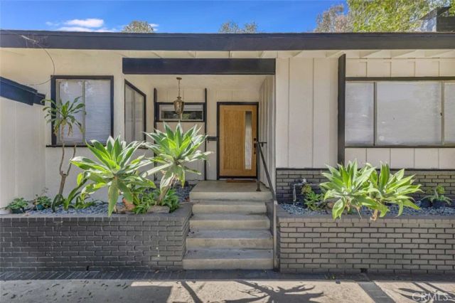 9425 Mclennan Avenue, Northridge, CA 91343