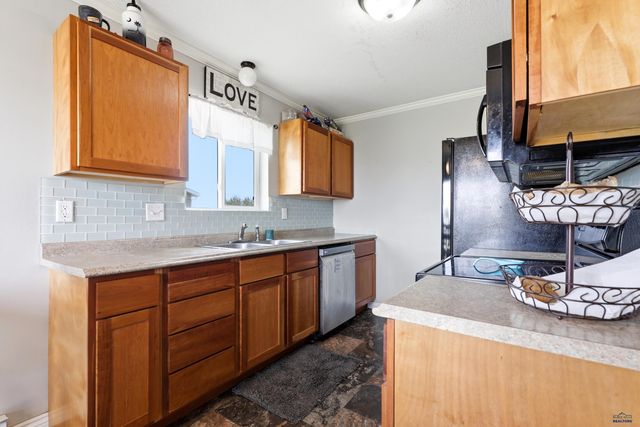 514 FALCON DR, Box Elder, SD 57719