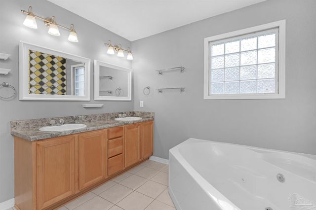 1484 Longbranch Dr, Cantonment, FL 32533