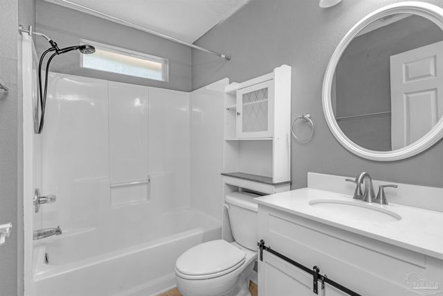 1484 Longbranch Dr, Cantonment, FL 32533