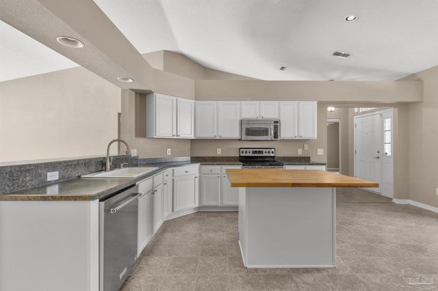 1484 Longbranch Dr, Cantonment, FL 32533