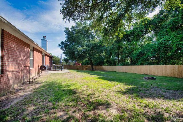 1484 Longbranch Dr, Cantonment, FL 32533