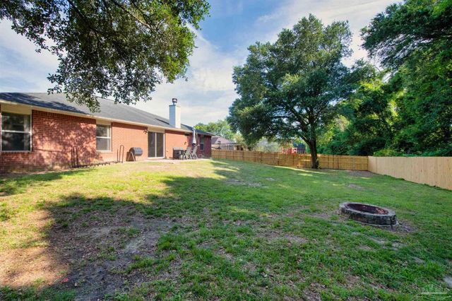 1484 Longbranch Dr, Cantonment, FL 32533