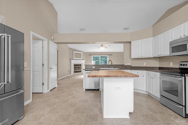 1484 Longbranch Dr, Cantonment, FL 32533