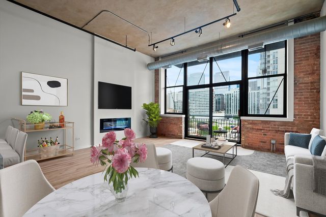 817 W Washington Boulevard 503, Chicago, IL 60607