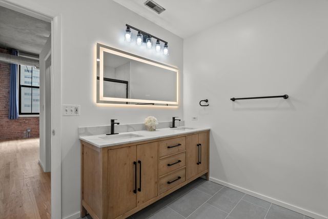 817 W Washington Boulevard 503, Chicago, IL 60607