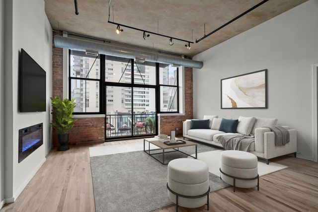 817 W Washington Boulevard 503, Chicago, IL 60607