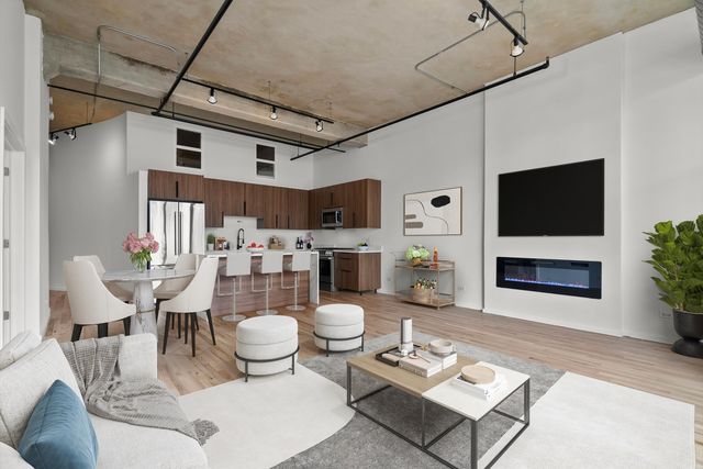 817 W Washington Boulevard 503, Chicago, IL 60607