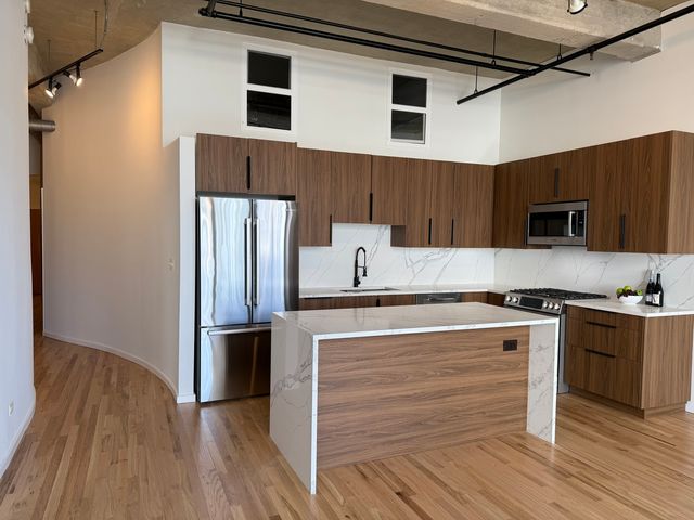 817 W Washington Boulevard 503, Chicago, IL 60607