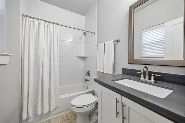 872 Wakefield Drive C, Houston, TX 77018