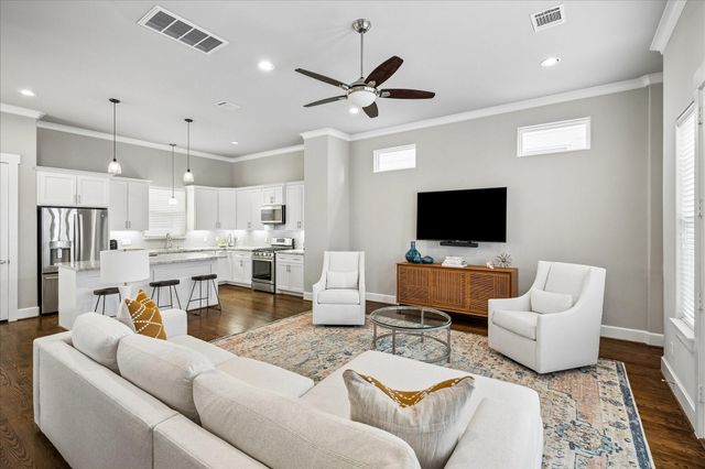 872 Wakefield Drive C, Houston, TX 77018