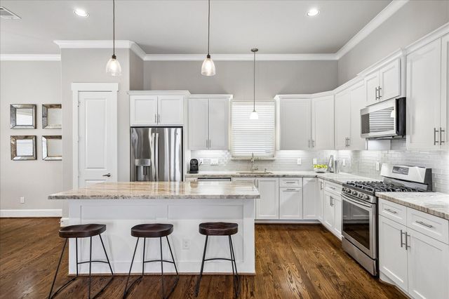 872 Wakefield Drive C, Houston, TX 77018