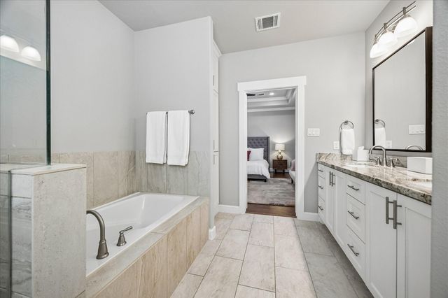 872 Wakefield Drive C, Houston, TX 77018