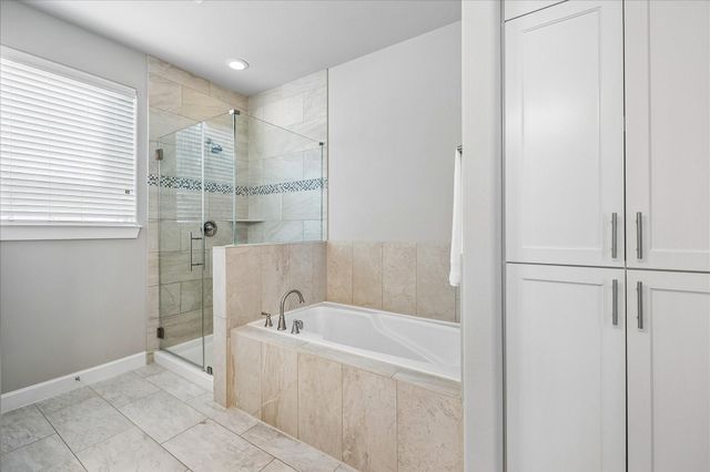 872 Wakefield Drive C, Houston, TX 77018