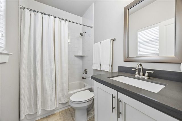 872 Wakefield Drive C, Houston, TX 77018