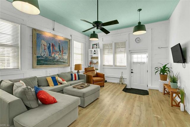 31 Cross ST, Urbanna, VA 23175