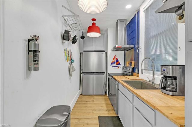 31 Cross ST, Urbanna, VA 23175