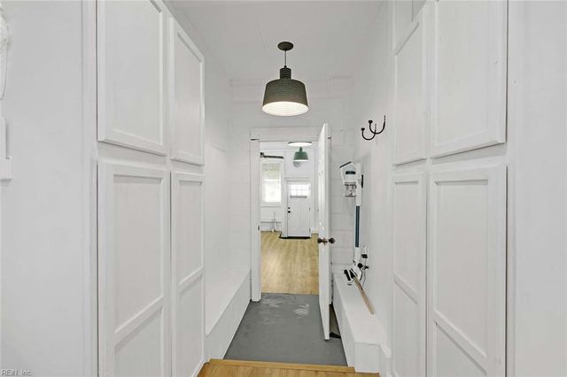 31 Cross ST, Urbanna, VA 23175