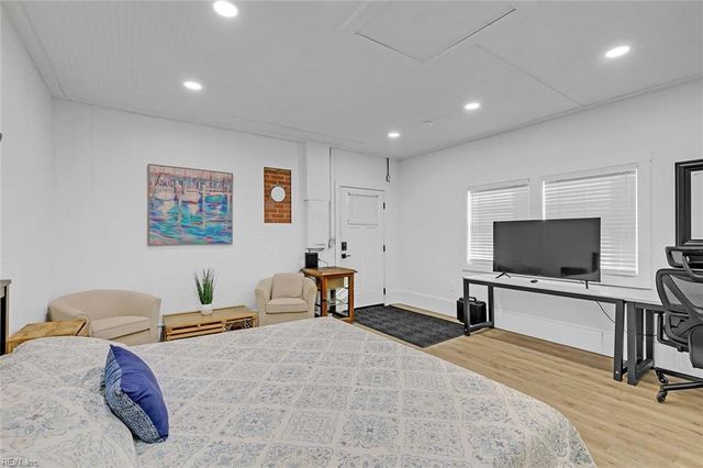 31 Cross ST, Urbanna, VA 23175