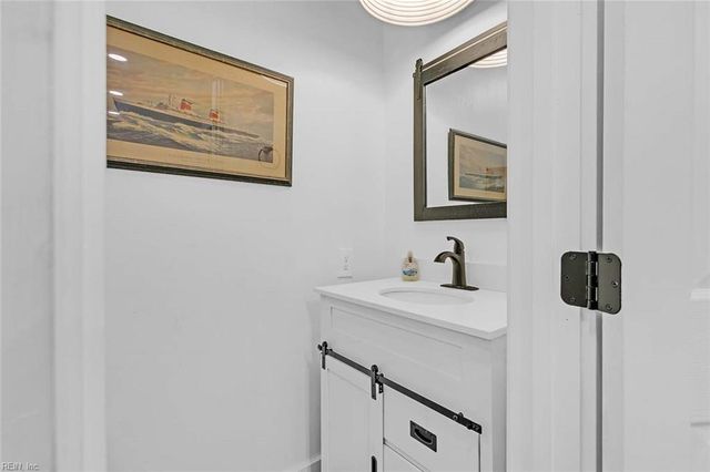 31 Cross ST, Urbanna, VA 23175